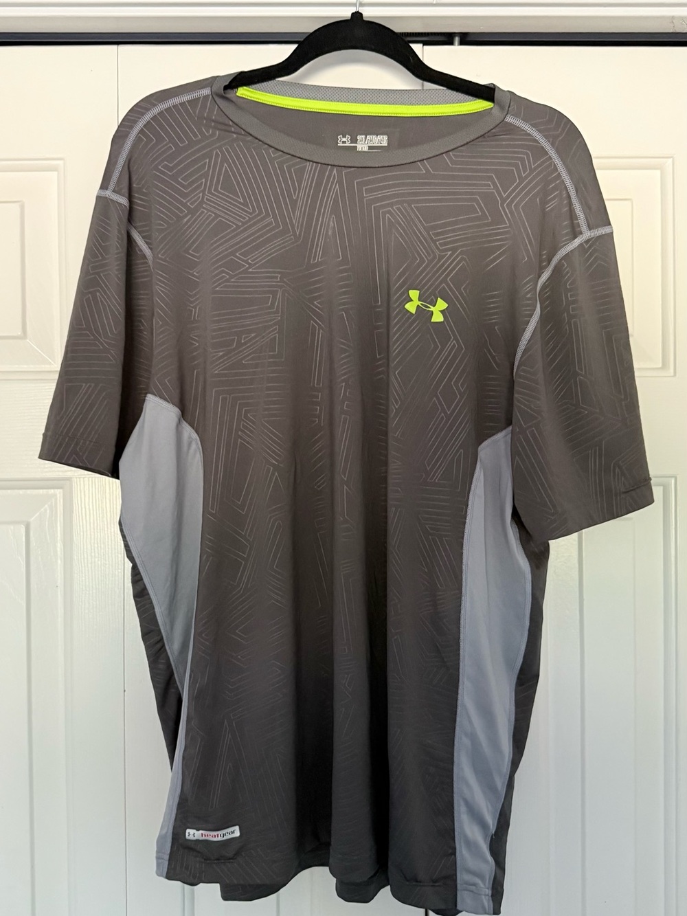Under Armour Men’s Grey Heather Performance T-Shirt with Lime Logo. #0078